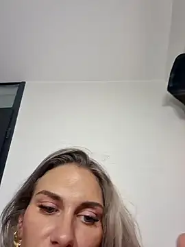 Melody1600's Webcam Show