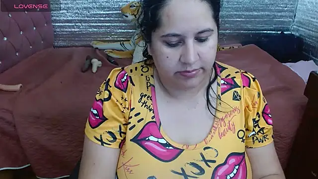 EMILY-NESSA's Webcam Show