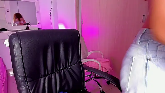 sally_rousse's Webcam Show