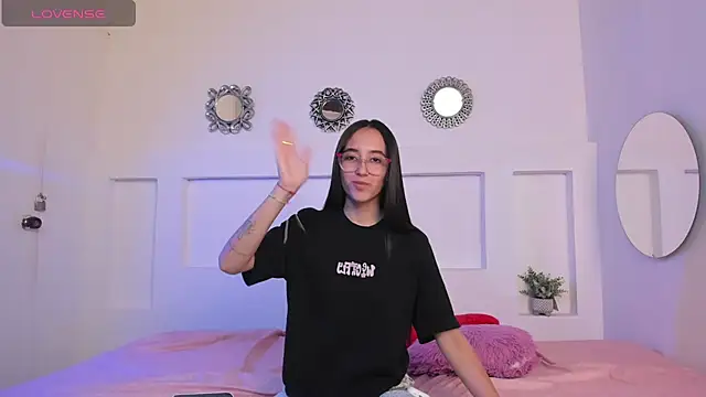 ChloeHil2's Webcam Show