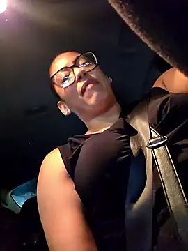 Nikkierosee's Live Sex Cam Show
