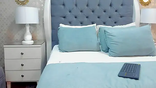 ZoeKrug's Webcam Show