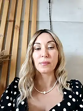 _AliceWine_'s Live Sex Cam Show