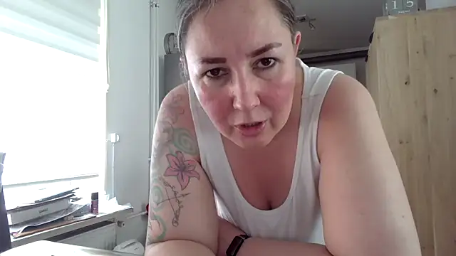 MilfGina's Live Sex Cam Show