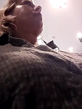 EmilyFanks' Live Sex Cam Show