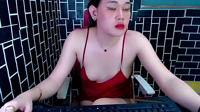 YoungGbigSuprise Webcam-Show