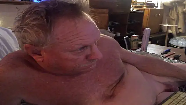 Pussyeat2please's Webcam Show