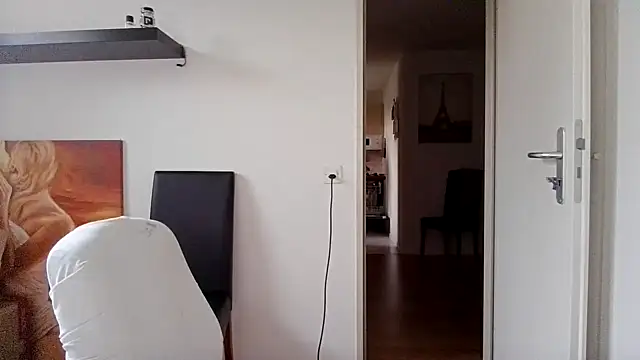 Pokazy przed kamerką – alpha-hunk