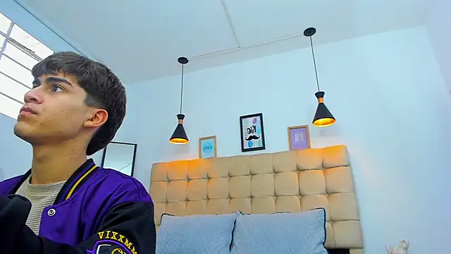 Pokazy przed kamerką – Tommy18__