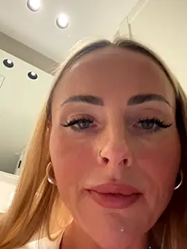 EmaSalis' Webcam Show