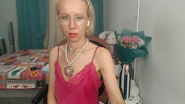 LuxuryNika's Live Sex Cam Show