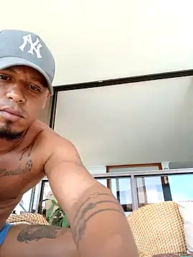 MorenazoXL's Live Sex Cam Show