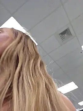 SkyelarSommer's Webcam Show