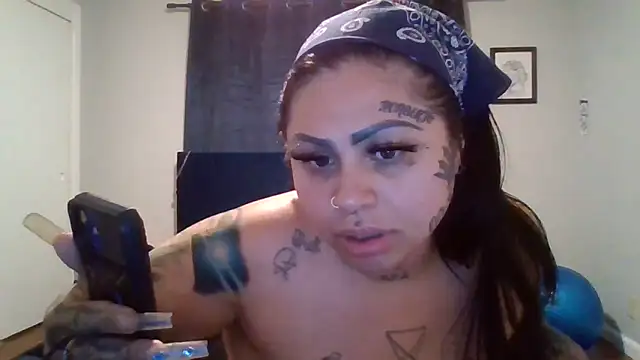 chicanachic13's Webcam Show