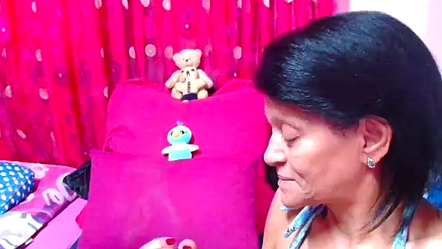 SLUTTYROXY 现场性爱视讯表演