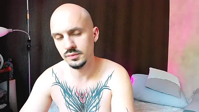 Pokazy przed kamerką – AssHunter4k