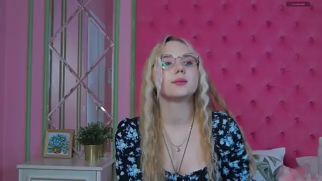 Sky_Cutie's Webcam Show