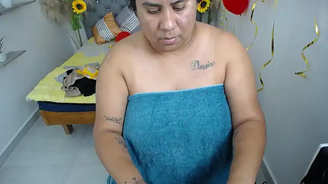 hotlesby4uxxx's Webcam Show