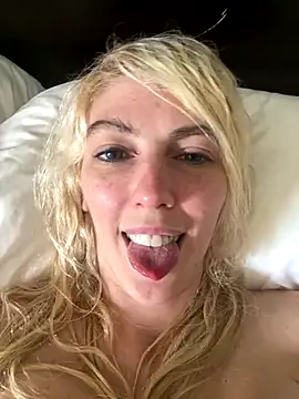 CelestialRuby's Webcam Show