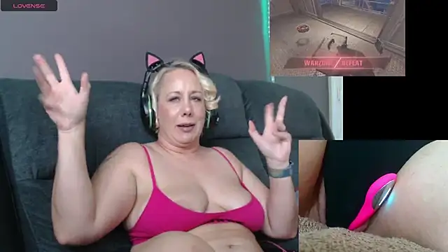 Trixiekittycutie's Live Sex Cam Show