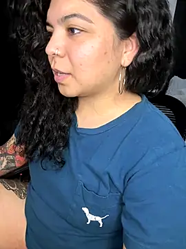 kimmiakiss22's Webcam Show