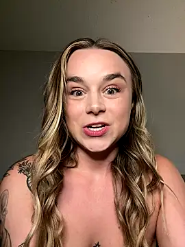 hurricanehayley777's Webcam Show