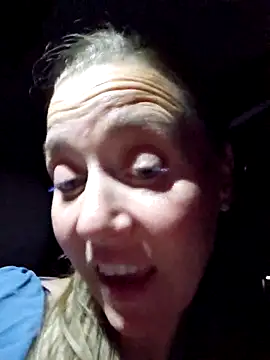 SkyelarSommer's Webcam Show