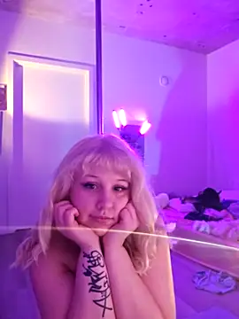 DROPPEDEADDAISY's Webcam Show