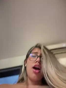 sara_calderon's Webcam Show