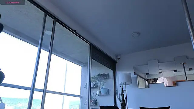 mandi4pole_'s Webcam Show