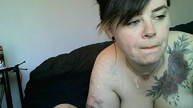 curvybrat93's Webcam Show