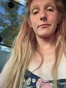 GoldenFlameGoddess' Webcam Show