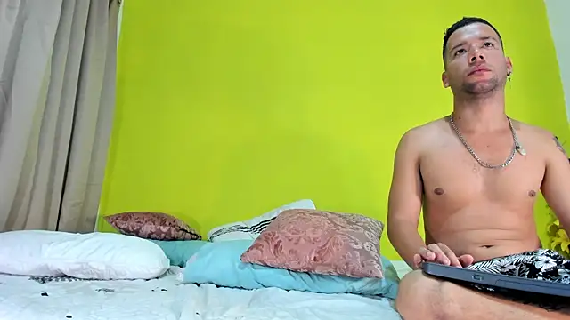 Celesteyorucso's Webcam Show