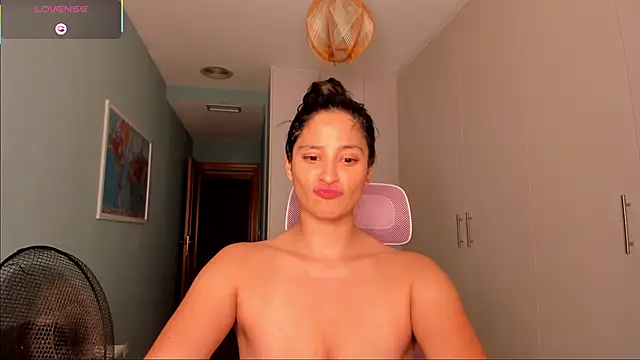 bella_apont's Webcam Show