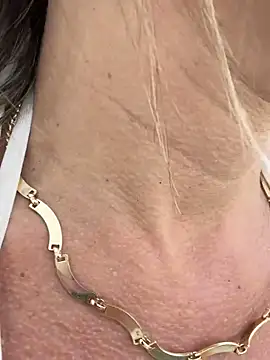 suavizinhasafada40's Live Sex Cam Show