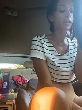 starrynikki's Webcam Show