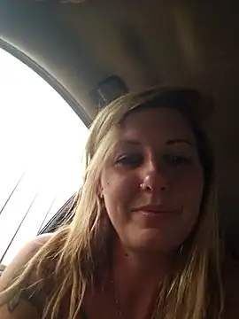 SheIsSomething's Live Sex Cam Show