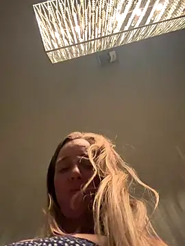 SkyelarSommer's Webcam Show