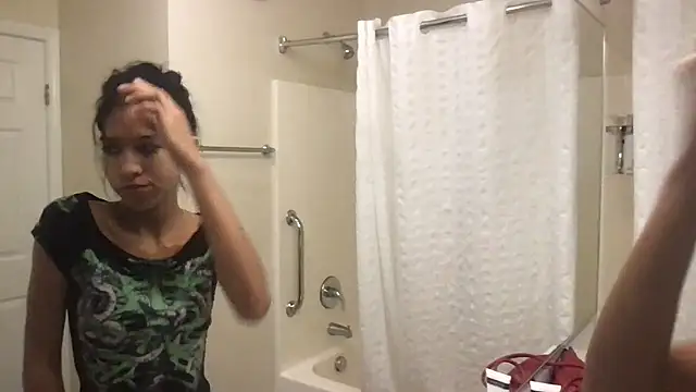 petitelatinateen's Webcam Show