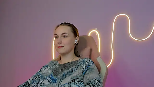 KatieWarrd's Webcam Show