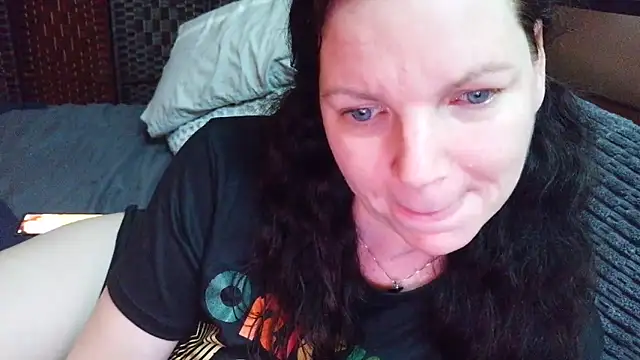 PlayfulcurvyyMilf's Webcam Show