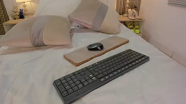 _saraa_x's Webcam Show