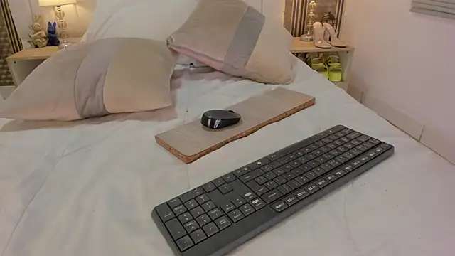 _saraa_x's Webcam Show