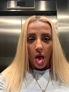 Strongqueen's Webcam Show