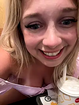 CherryAuroraa's Webcam Show