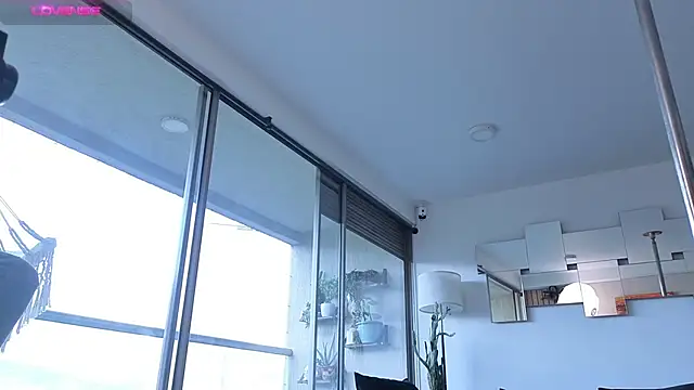 mandi4pole_'s Webcam Show