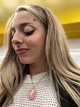 LoraaDoll's Webcam Show