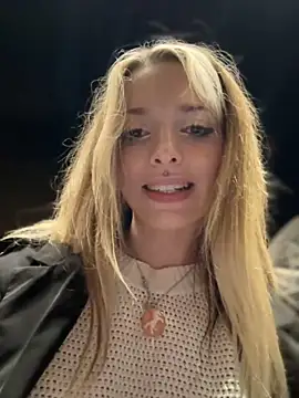 LoraaDoll's Webcam Show