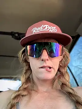 GoldenFlameGoddess' Live Sex Cam Show