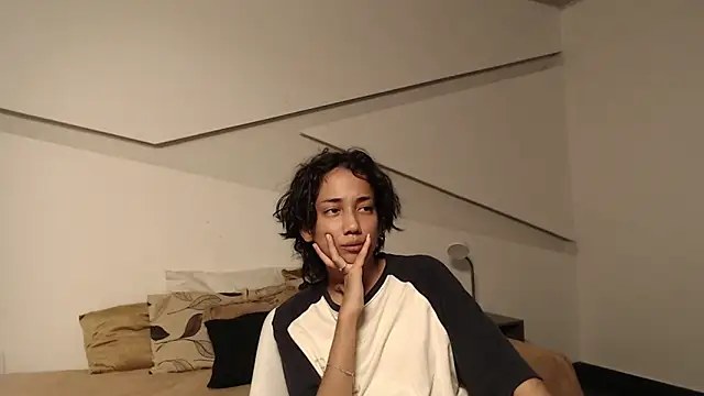 hot_little_bunny's Webcam Show